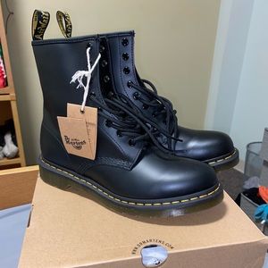 dr martens black 1460 smooth